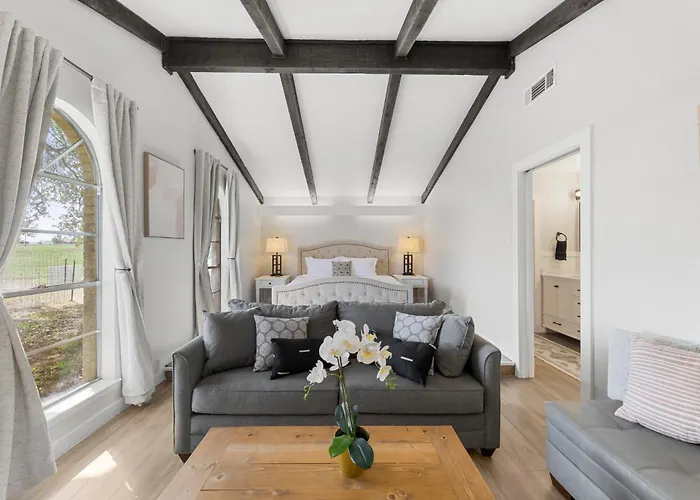 Farm Retreat With Jacuzzi, Fire Pit, Mini Goats, Mini Ponies And Mini Cows