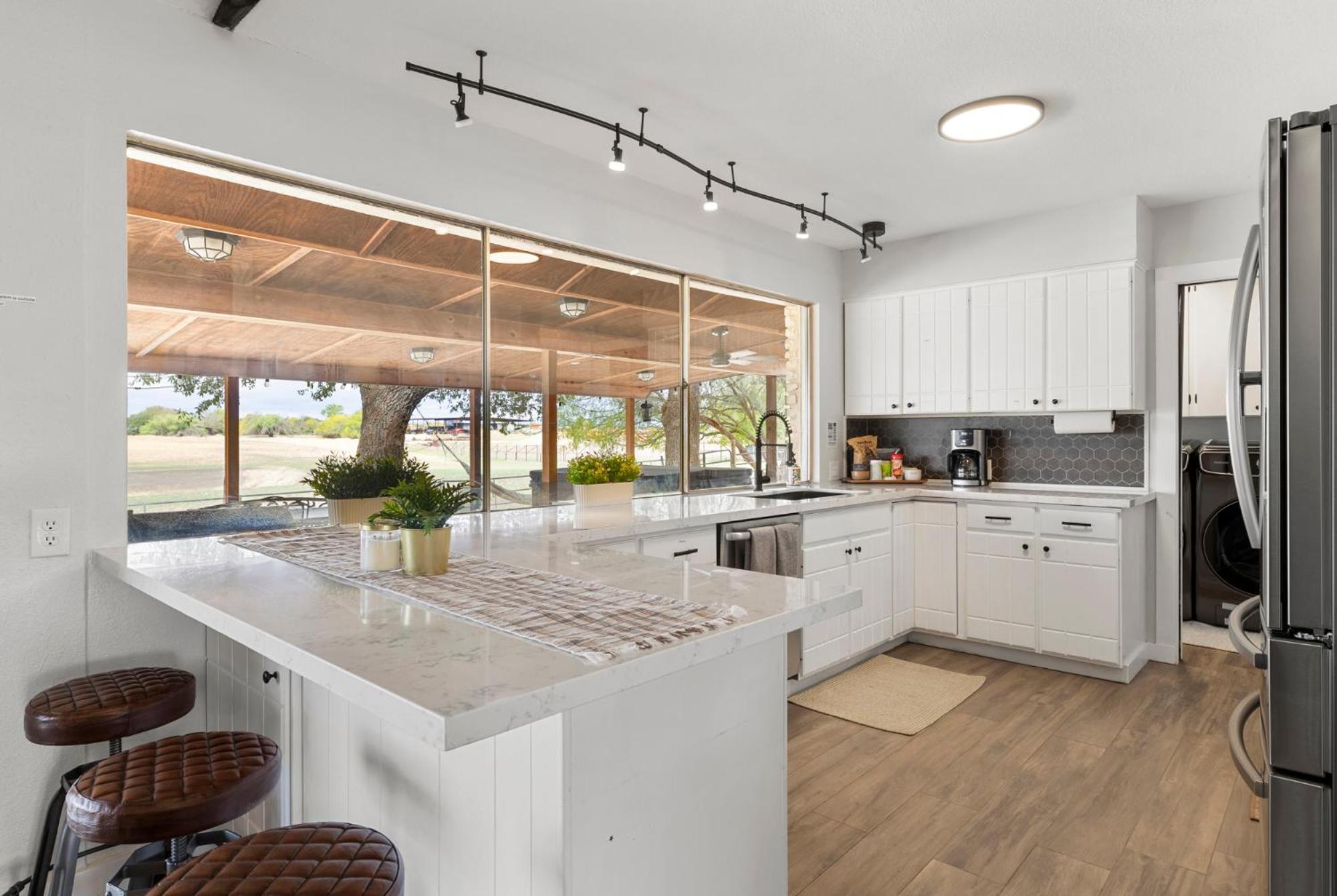Farm Retreat With Jacuzzi, Fire Pit, Mini Goats, Mini Ponies And Mini Cows *