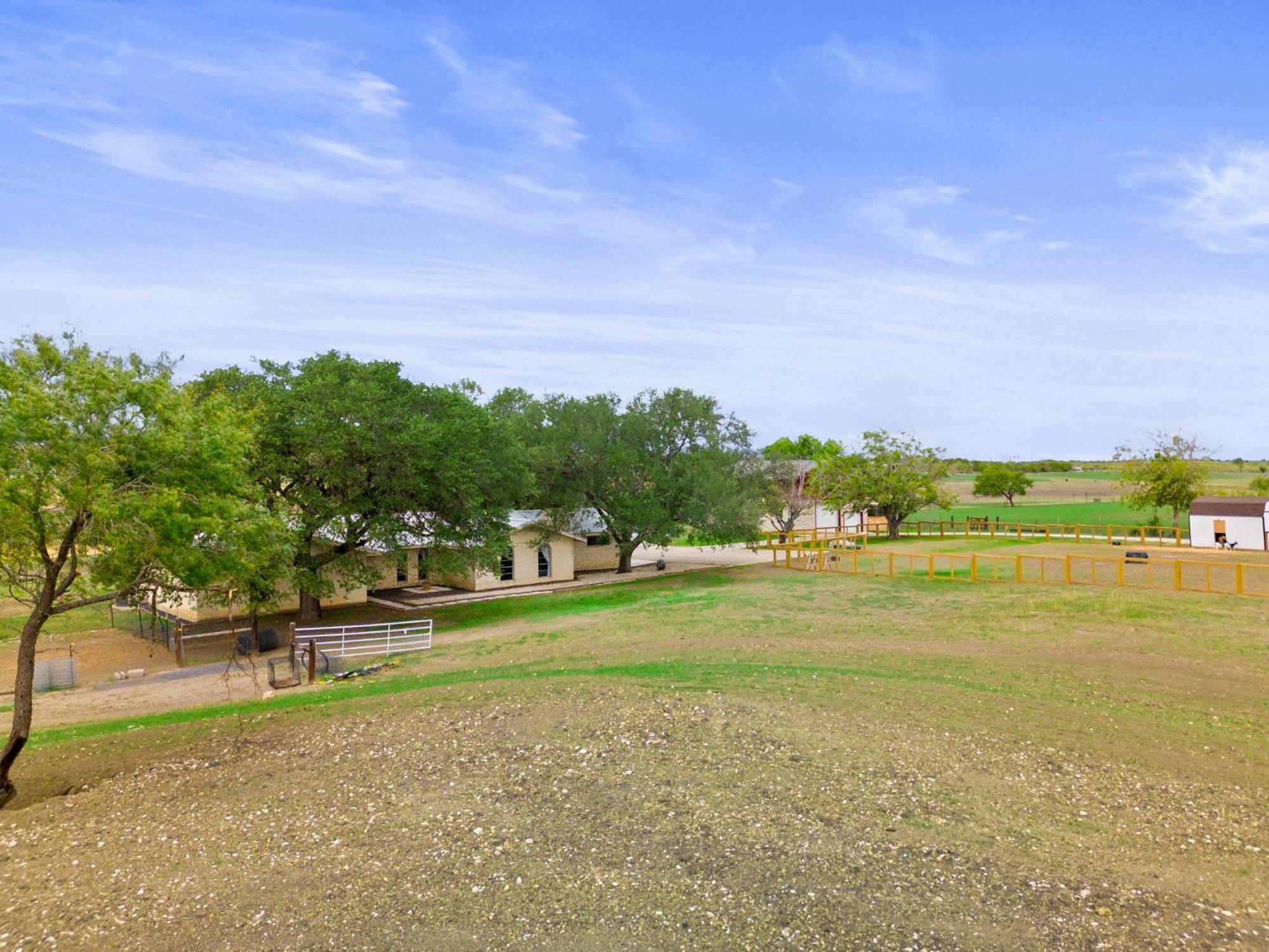 Farm Retreat With Jacuzzi, Fire Pit, Mini Goats, Mini Ponies And Mini Cows Holiday home *